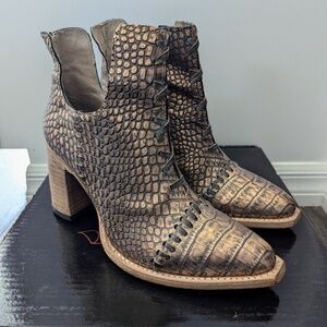 NIB Freebird Jameson in Blush Croco